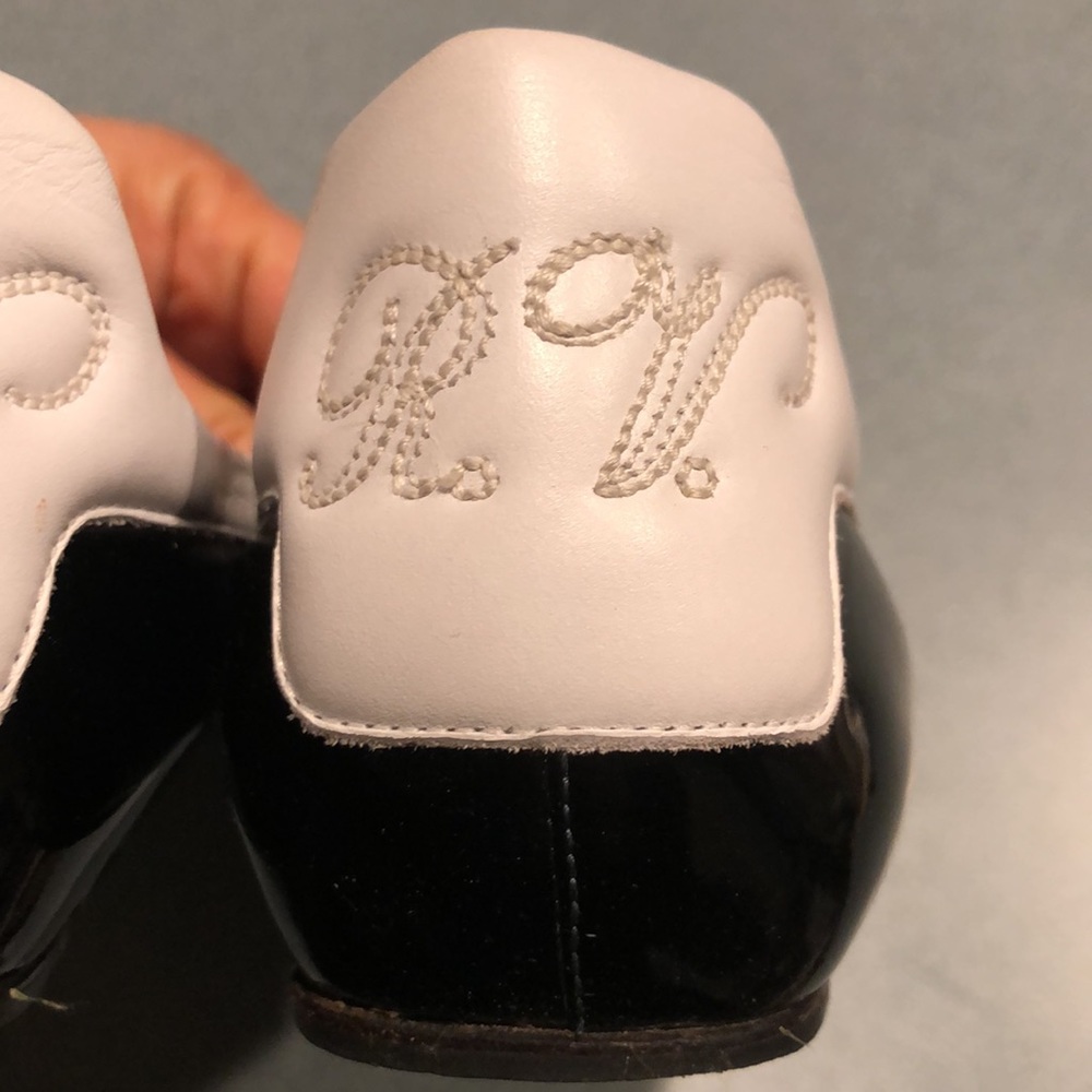 Roger Vivier Patent Leather with White Trim Flats - Picture 9 of 16